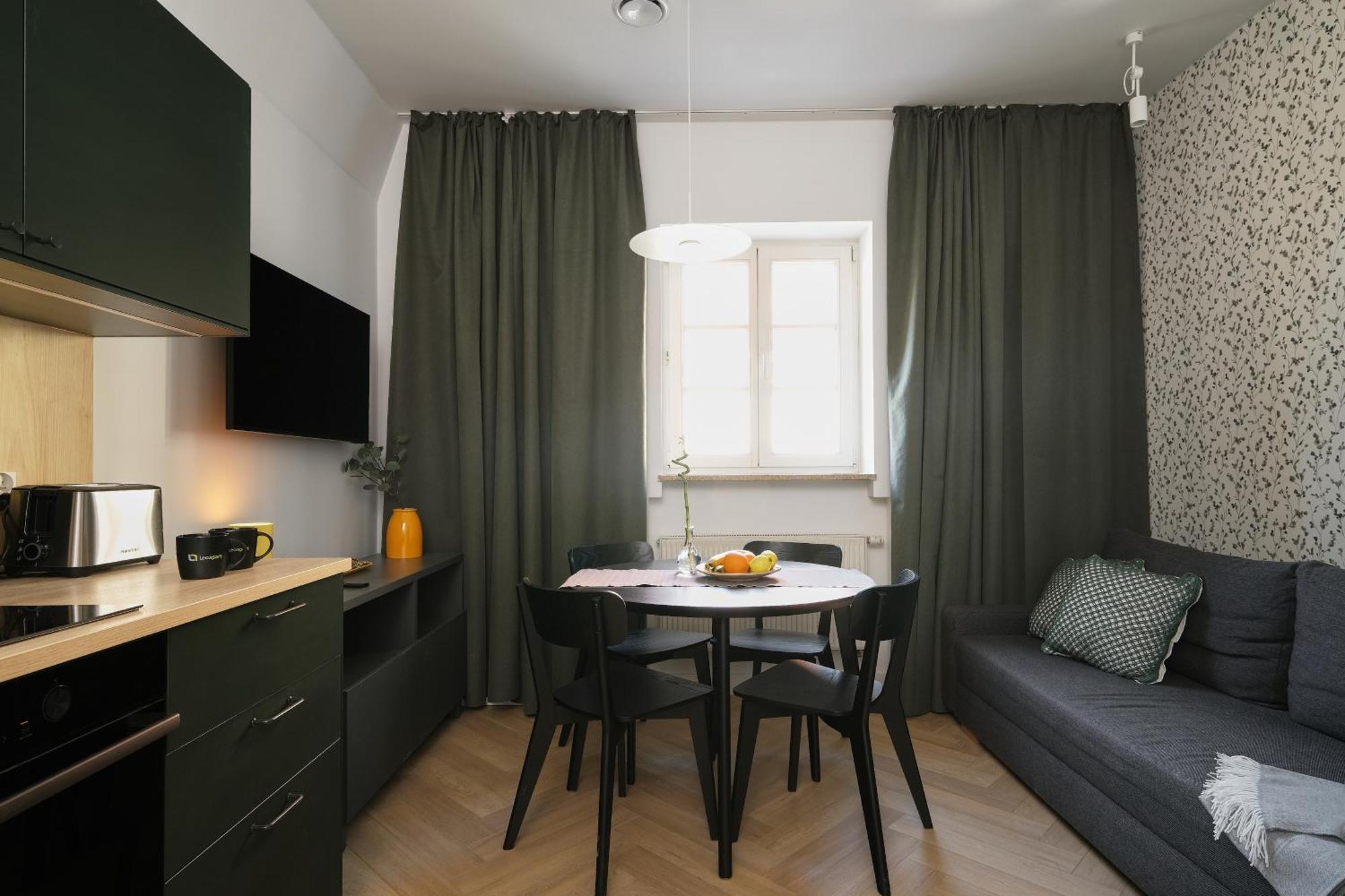 Solny Square Aparthotel Вроцлав Экстерьер фото