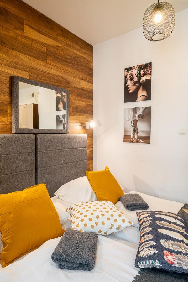 Solny Square Aparthotel Вроцлав Экстерьер фото